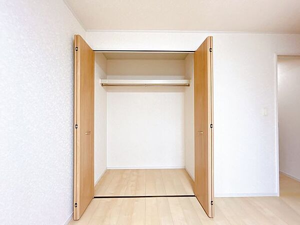 2階西側洋室の収納です。