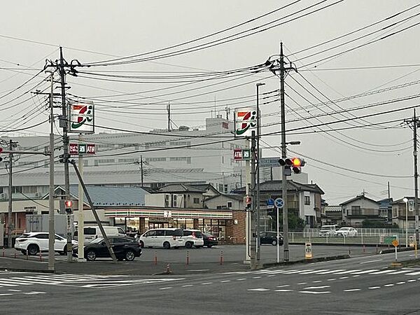 セブンイレブン高崎小八木西店様まで約550ｍ（徒歩7分）です。 520m