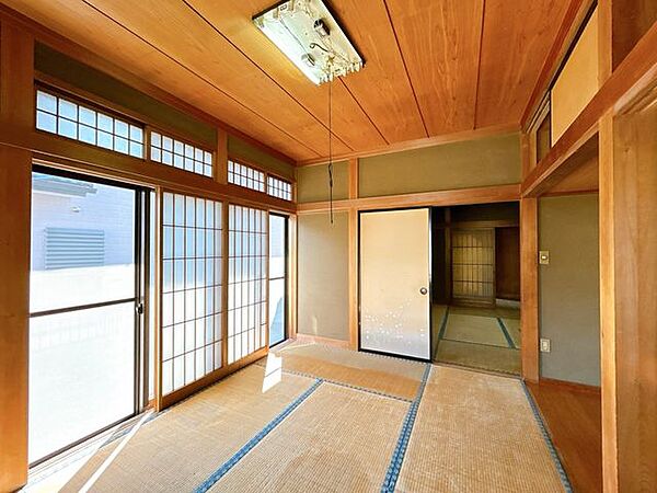 1階東側の洋室です。