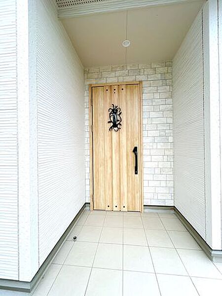 【クリーニング済】玄関ドアです。鍵交換を行いました。