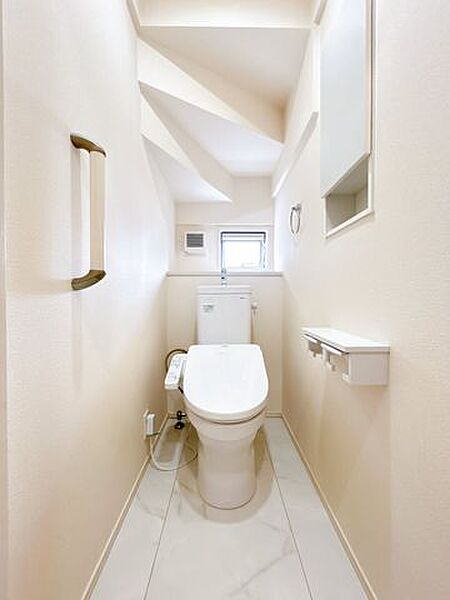 【クリーニング済】トイレです。各階にあります。