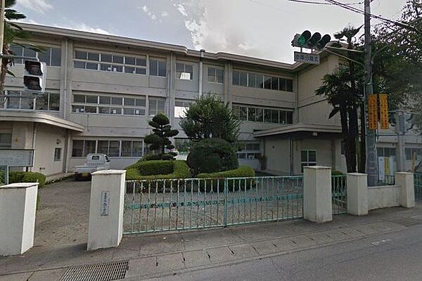 【周辺環境/小学校】富岡市立西小学校まで230ｍ(徒歩3分)です。富岡市立富岡中学校まで2.1ｋｍ(自転車6分)です。