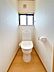 トイレ：【リフォーム済】トイレは新品に交換しました。各階にあります。温水洗浄付きです。