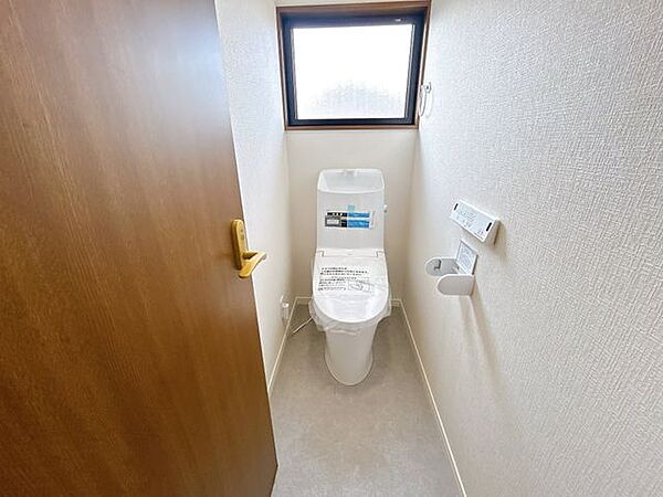 【リフォーム済】2階のトイレは新品交換します。