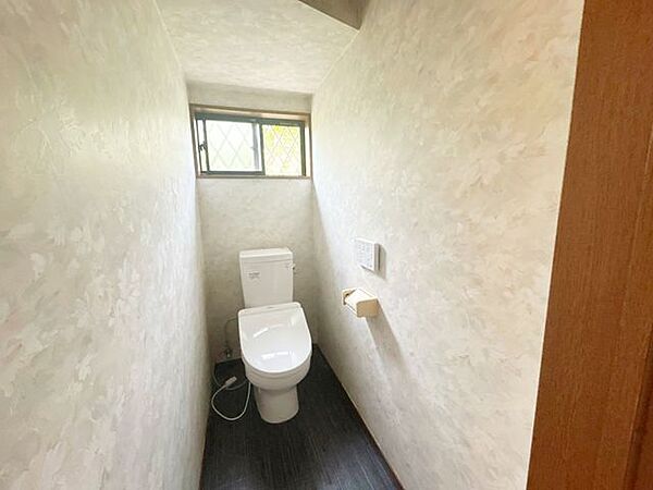 【期間限定現況販売】1階のトイレです。ウォシュレット機能があります。