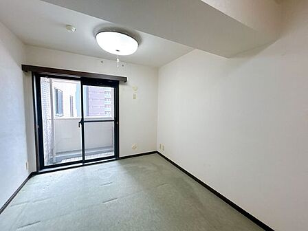 【期間限定現況販売】北東側洋室の別角度です。こちらのお部屋にも隣接したバルコニーが設置されています。
