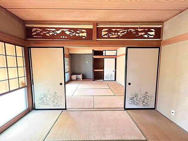 【居室】1階中央6畳の和室です。こちらの居室は畳表替え、襖張替え等を行います。