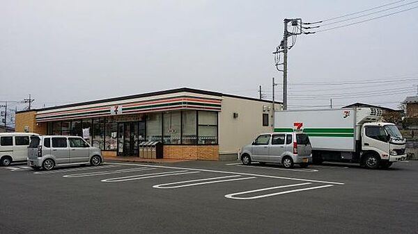 セブンイレブン金井南店700ｍ（徒歩9分）。