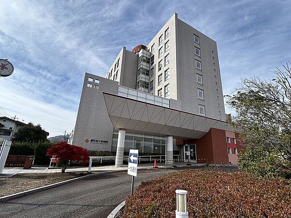 【病院】原町赤十字病院まで徒歩10分。 740m