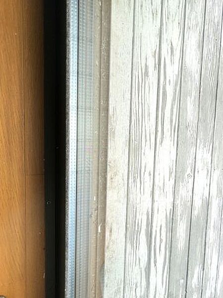 【複層ガラス】各部屋複層ガラス仕様になっております。複層ガラスはお部屋の快適な環境を保ち、結露などで床材が傷むのを防ぎます。