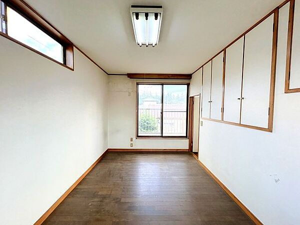 【居室】2階東側約7.5帖の洋室写真です。