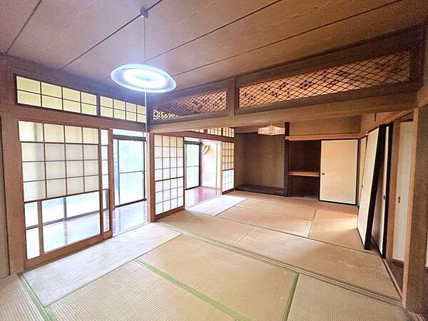 【和室】1階南側6帖の和室写真です。クロス張替え・畳表替えなどを行います。