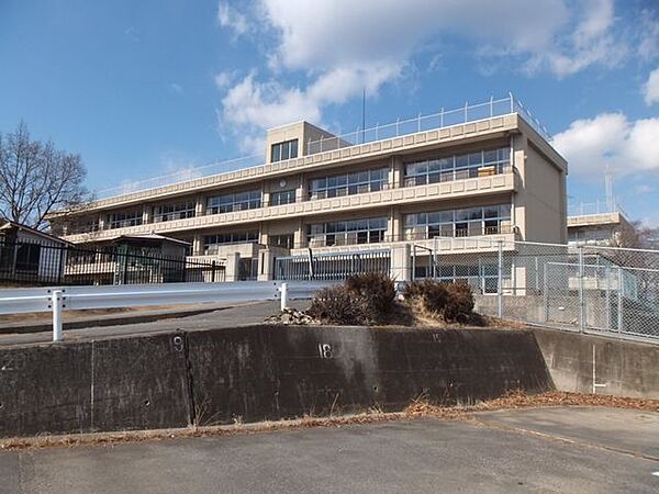 渋川市立金島小学校 【小学校】金島小学校まで約3.2km(徒歩40分)。 3150m