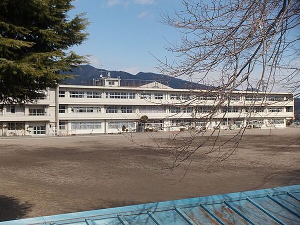 渋川市立金島中学校 【中学校】金島中学校まで約3.4km（徒歩43分）。 3380m