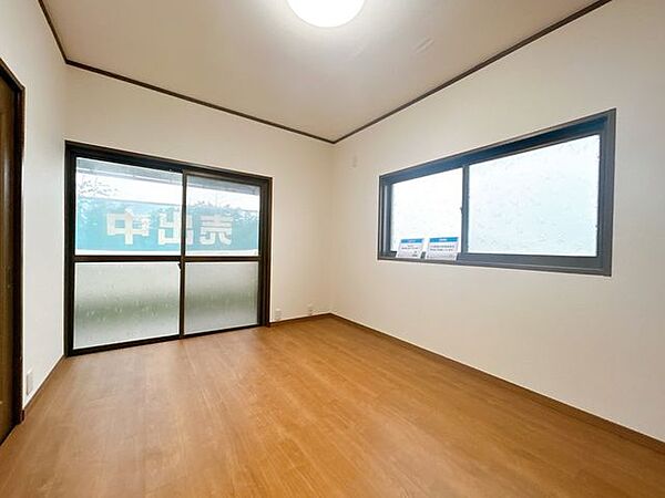 【リフォーム完成】】2階東側の洋室の写真です。各居室に新品の照明を取り付けます。