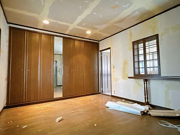 【リフォーム7/4撮影】2階西側10帖洋室です。南向きで広いお部屋なので、主寝室としてご利用頂くのもいいですね。