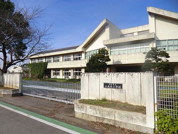 熊谷市立江南北小学校まで約1200m（徒歩15分）です。小さなお子様もいい運動になりそうでいいですね。