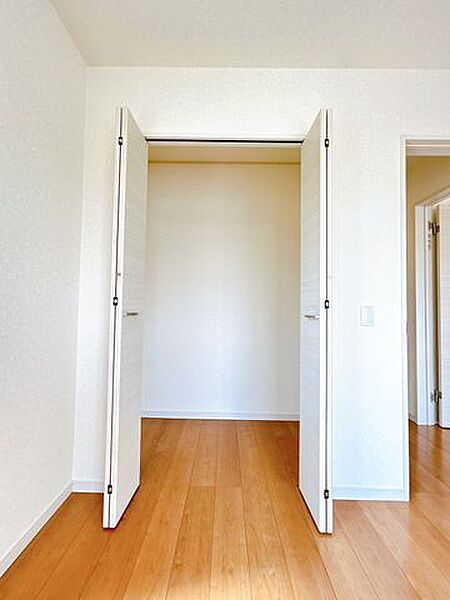 【リフォーム完了】リビング収納になります。小さなお子様の遊び道具などを収納するスペースとしていいですね。