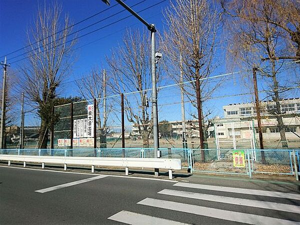 熊谷市立大原 熊谷市立玉井中学校まで約600ｍ（徒歩8分）です。部活終わりのお子様も、安心して下校できそうですね。