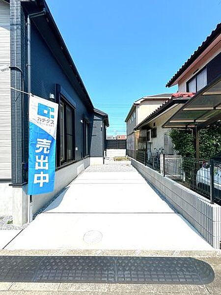 【駐車場】約2.8ｍ幅ですので、普通車でも簡単に出し入れができそうですね。