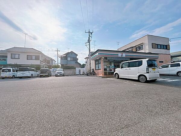 セブンイレブン加須川口2丁目店様まで450ｍ（徒歩6分）です。近くにコンビニがあると安心ですね。