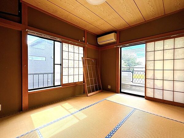 【2階和室】6帖の広さになりますので、お子様にもちょうどいいお部屋サイズになりますね。