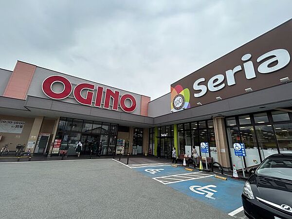 オギノ伊勢店　徒歩10分。 760m