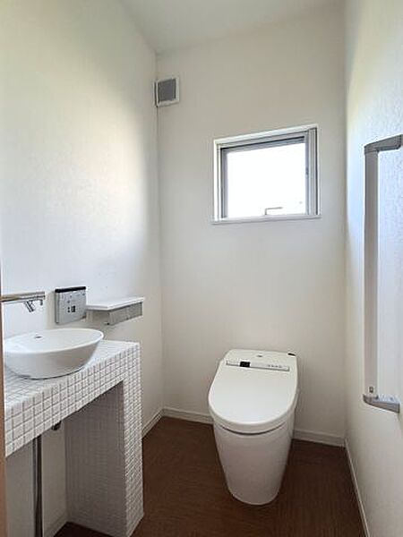 【1Fトイレ】トイレもクリーニングをします。手洗い場もあって便利ですね