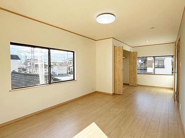 【リフォーム済/2階西側洋室】別角度から撮影しました。