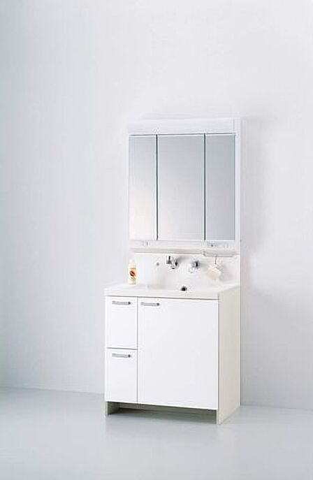 【同仕様写真】洗面化粧台は新品に交換します。三面鏡の裏側はすべて収納になっています。