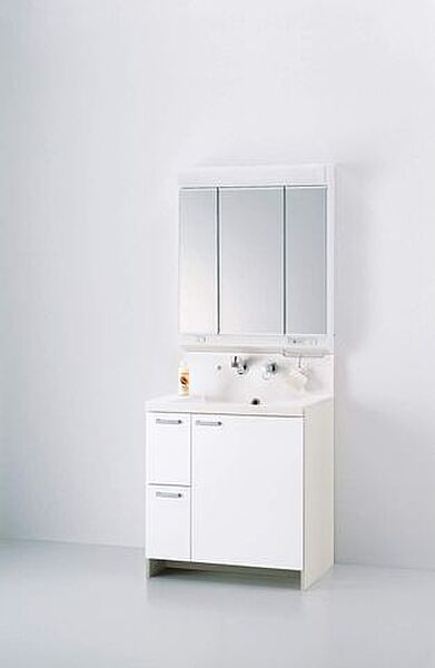 【同仕様画像/洗面台】洗面化粧台は新品に交換します。三面鏡の裏側はすべて収納になっています。