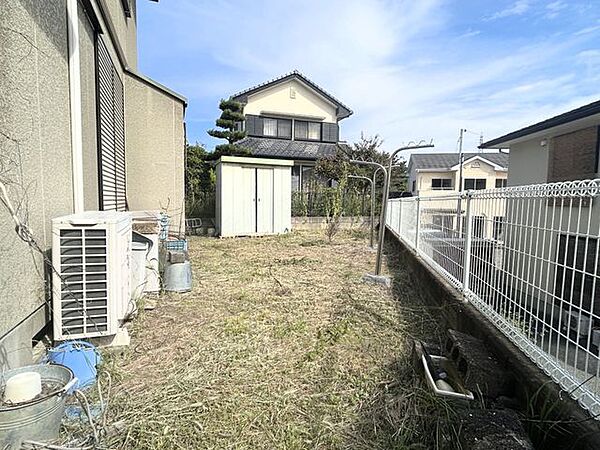 【庭】建物東側には庭があります。
