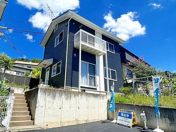 【現地外観別角度】外壁塗装を行いました！※エアコンホースは撤去いたします駐車場アスファルト舗装工事完了いたしました！