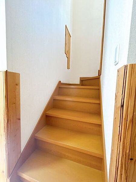 上田市立神科 【現況販売中・階段】現況販売のため現況有姿でのお引渡しになります。 1700m