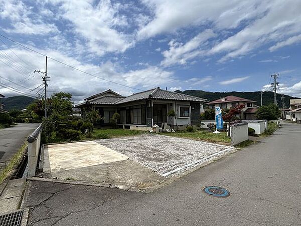 【リフォーム中・駐車場】駐車場は拡張します。普通車3台並列駐車可能になります。
