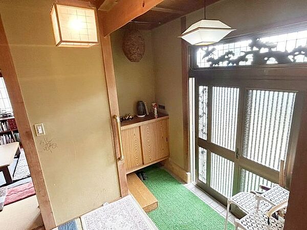 玄関のお写真です。※中のお荷物は撤去いたします