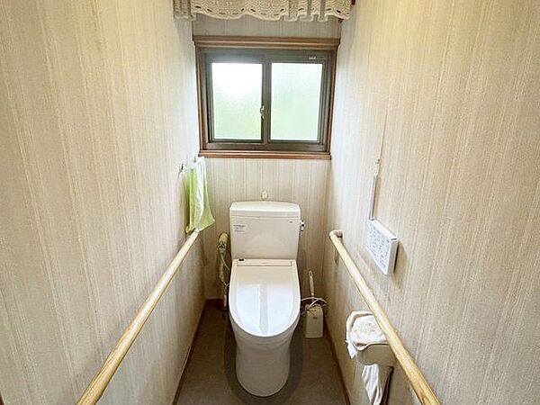 トイレのお写真です。トイレは新品交換いたします。