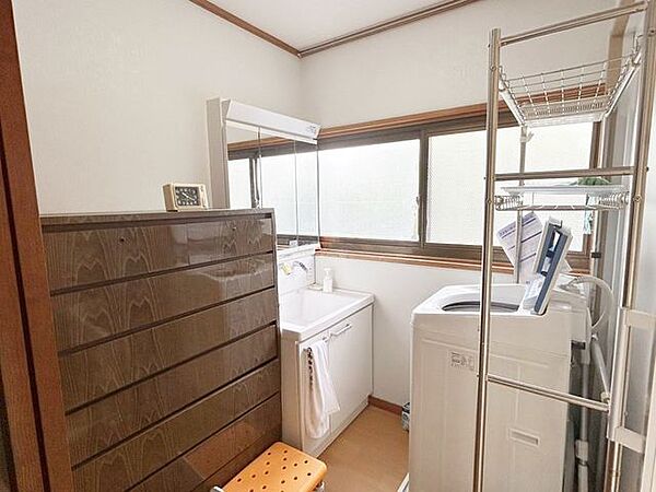 脱衣所のお写真です。※中のお荷物は撤去いたします