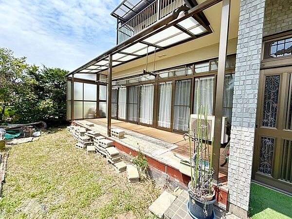 ウッドデッキがございます。