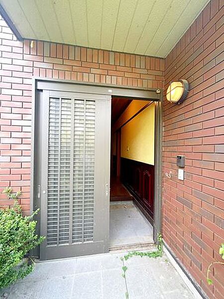 【1階玄関ポーチ】