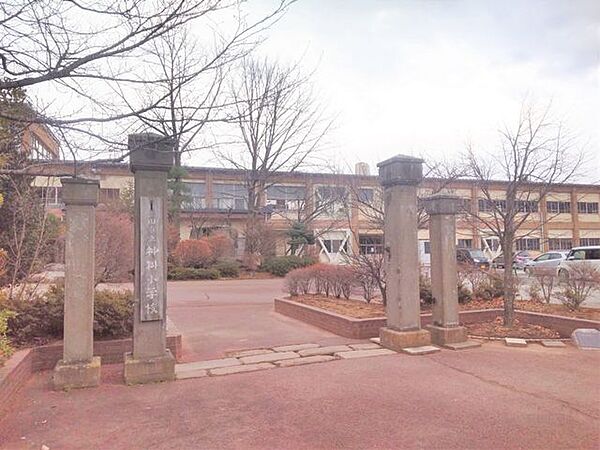 上田市立神科小学校 【周辺情報・小学校】神科小学校まで2km(徒歩28分)。暑い日も寒い日も元気に歩いて通える距離で6年間の通学も安心です。 2190m