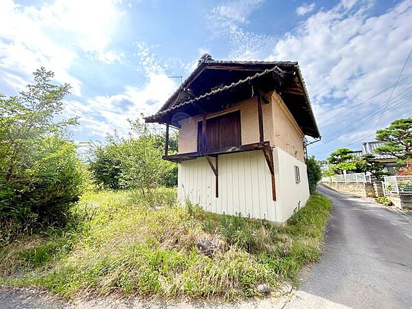 【駐車場】土蔵は解体予定です。