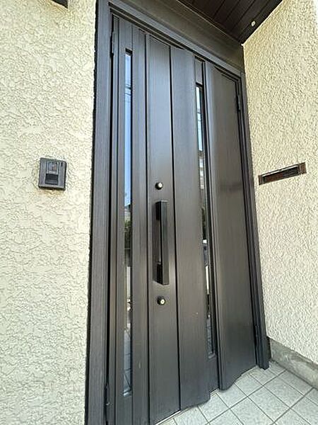 【リフォーム完了】玄関扉は鍵の交換を行いました。