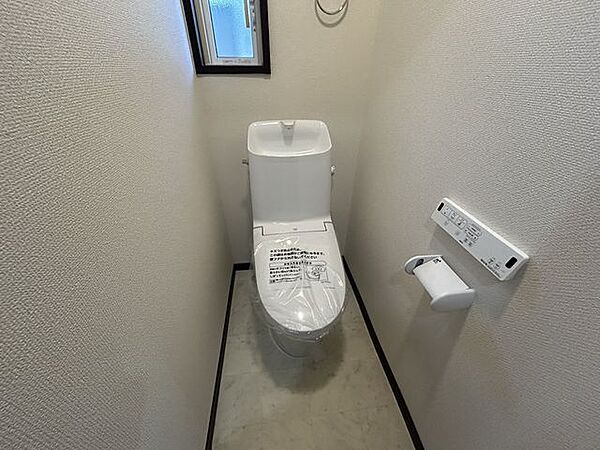 【リフォーム完了】トイレはリクシル社製のものに新品交換致しました。