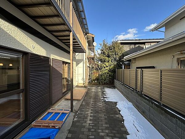 【リフォーム完了】リビングに面したお庭スペースです。サンルーフを撤去致しました。※駐車場ではございません。