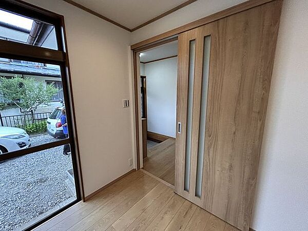 【リフォーム完了・内観写真】1階の建具は新品に交換しております。