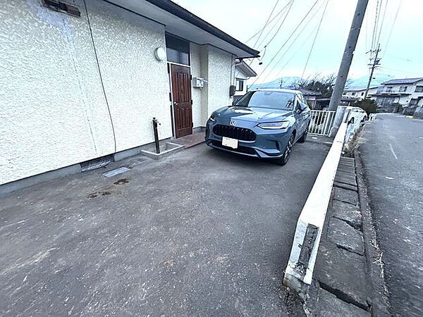 【リフォーム完了・外観】北側からの外観写真です。駐車スペース確保のためカーポートは撤去いたしました。