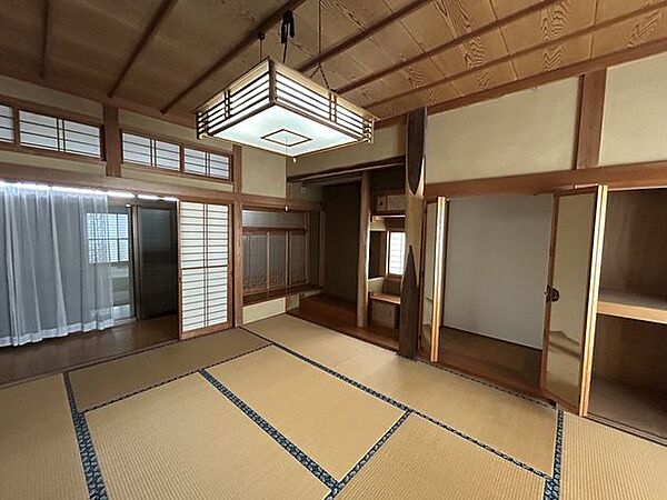 【リフォーム中・1F西側和室】琉球畳に新品交換いたします。リビングから直接アクセス可能です。