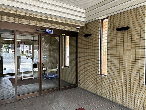 【エントランス】内部のエントランスです。