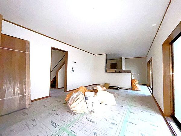 【リフォーム中・リビング】対面キッチンのある南側のＬＤＫに生まれ変わる予定です。